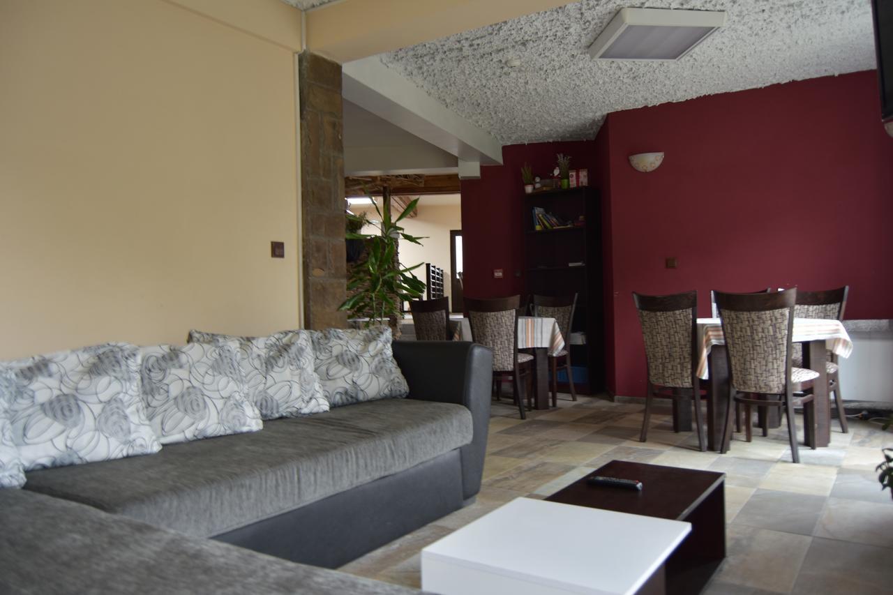 Family Hotel Balkana Априлци Экстерьер фото